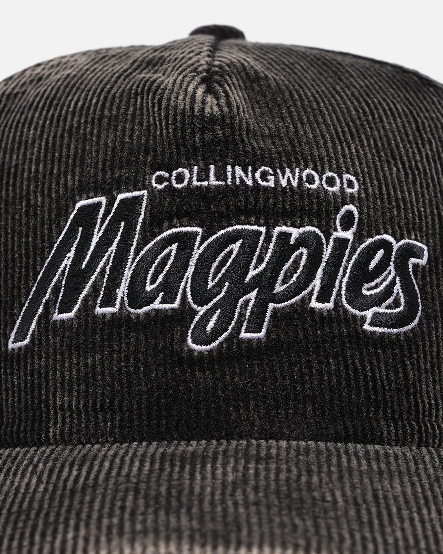 New Era Collingwood Magpies 'Washed Corduroy' Pre-Curved Golfer Snapback Black/Kelly Green