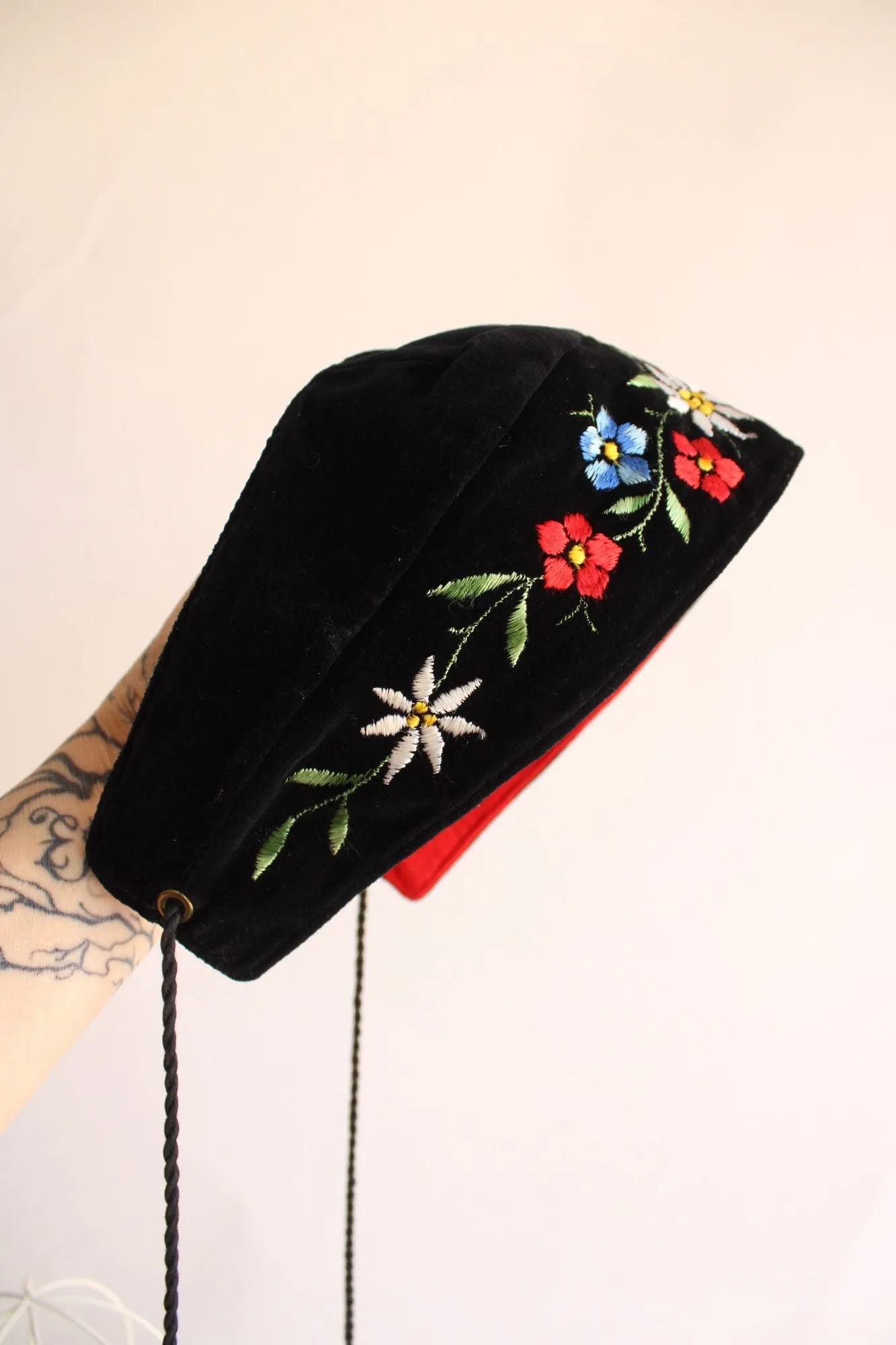 Vintage 1950s 1960s Max Hurni Swiss Embroidered Bonnet