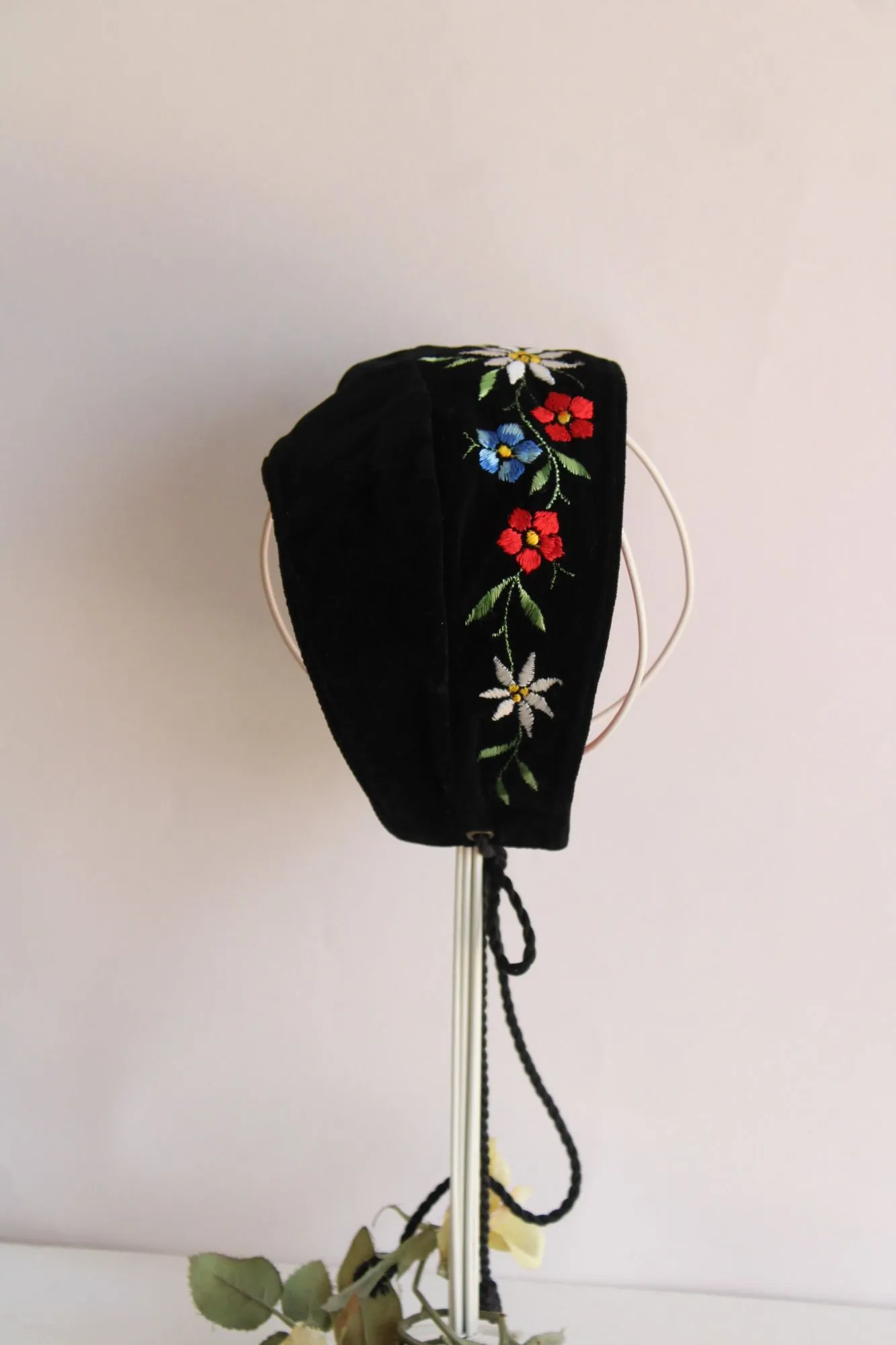 Vintage 1950s 1960s Max Hurni Swiss Embroidered Bonnet