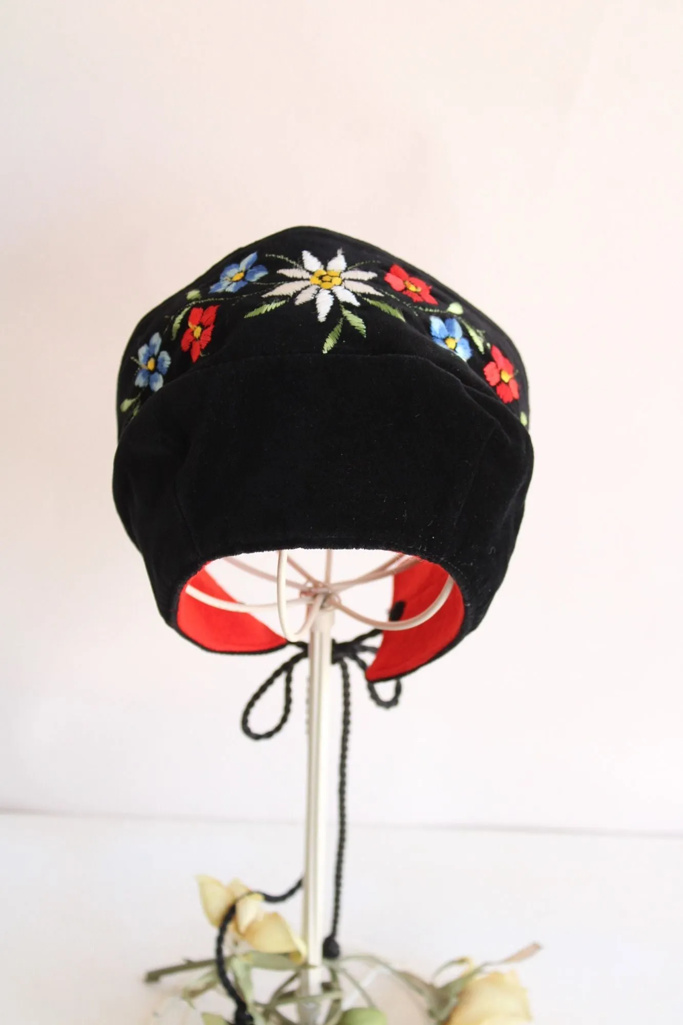 Vintage 1950s 1960s Max Hurni Swiss Embroidered Bonnet