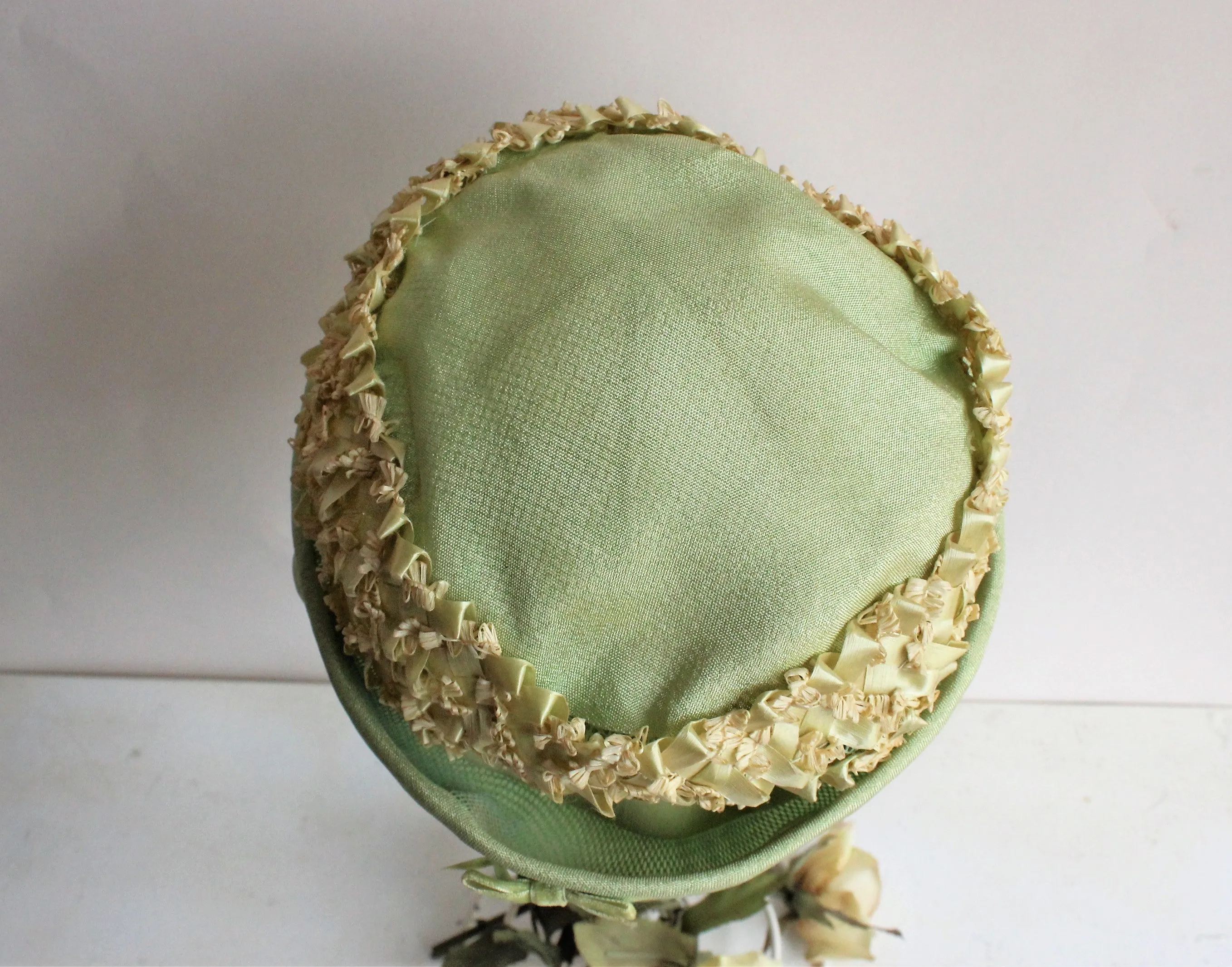 Vintage 1960s Green Cloche Hat With Straw Trim